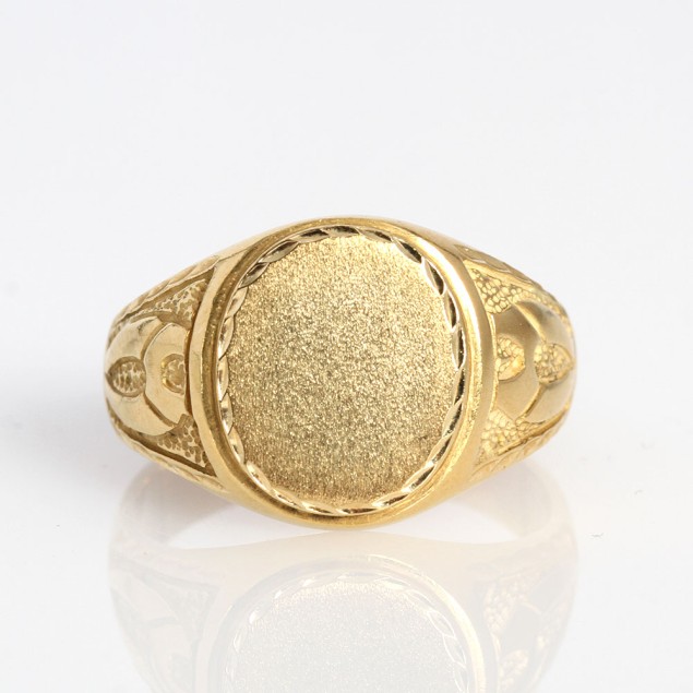 Sceau ovale d'occasion en or 18 carats