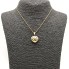 Cordon avec pendentif en forme de cœur en or 18 carats seconde main