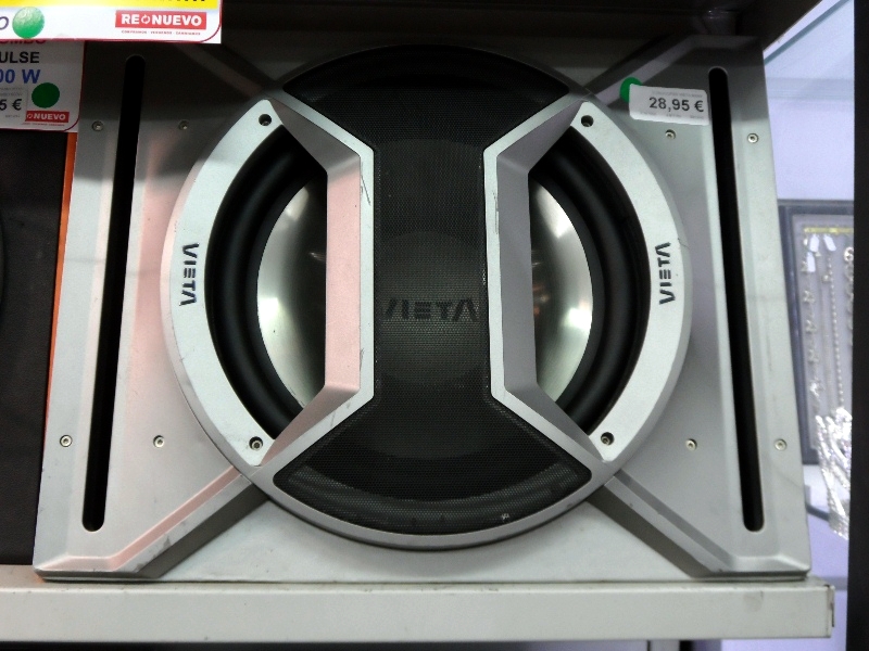 E187998-vieta-coche-subwoofer