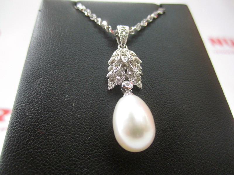 Colgante-oro-con-perla-y-diamantes-3b